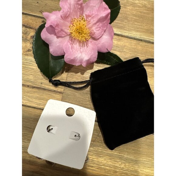 Mint Faux Clover Crystal Rhinestone Silvertone Earrings Party Wedding Cruise NEW - Picture 6 of 6